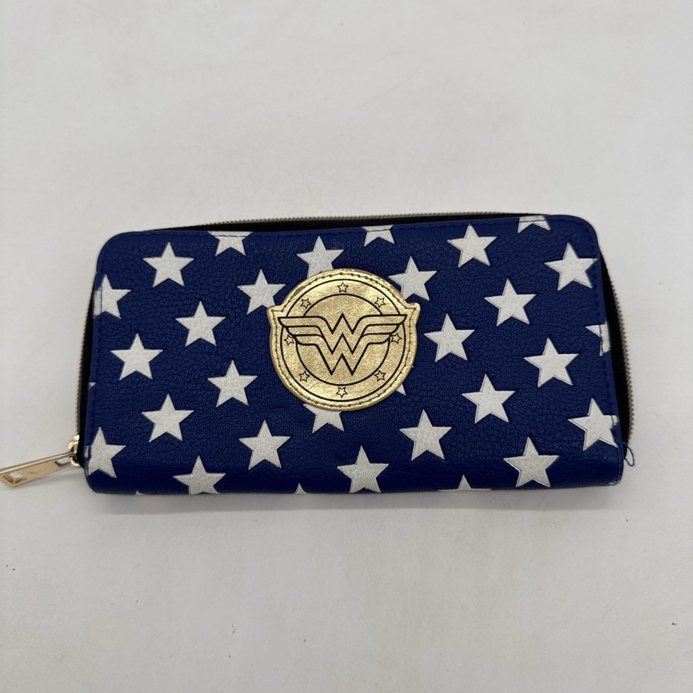 Wonder Woman Zip-Around‎ Wallet Card Slots 7.5" X 4.5"
